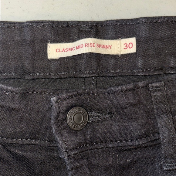 Levis Woman’s 30 Black Classic Mid Rise Skinny Jeans - Picture 2 of 7